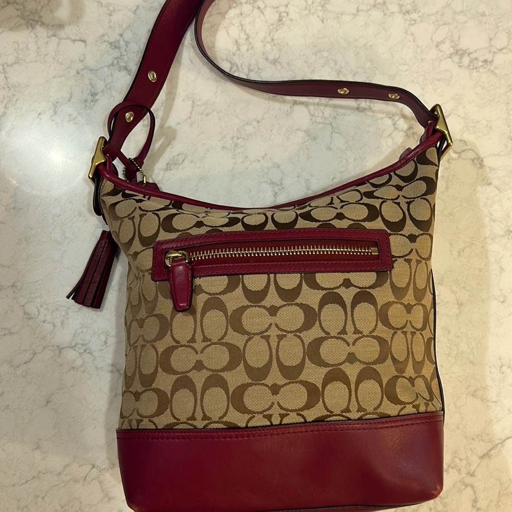 Coach adjustable strap bucket bag EUC!